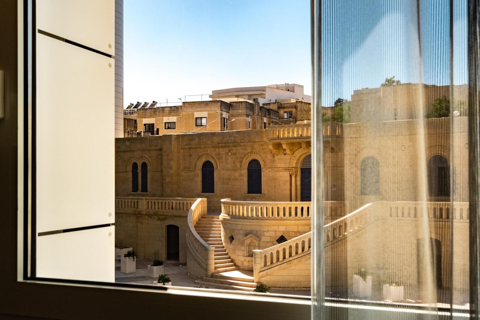 Junior Suite Familiare con 2 Camere da Letto, Balcone e Vista Piazza